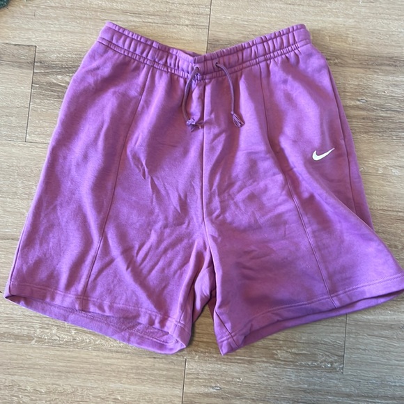 Nike Loose Fit Long Shorts - Picture 1 of 3